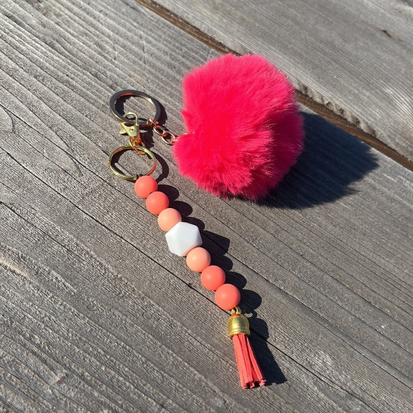Handmade Key Chain 💚FREE💚 with bundle of three or more items - Picture 2 of 2